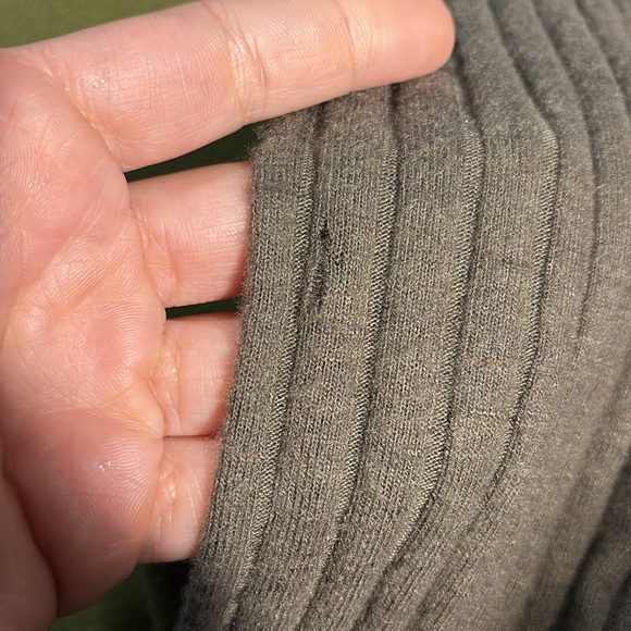 Michael Stars Opal Button Cuff Mock Neck Top in Dolma SZ M NWOT Small Flaw - Picture 6 of 9